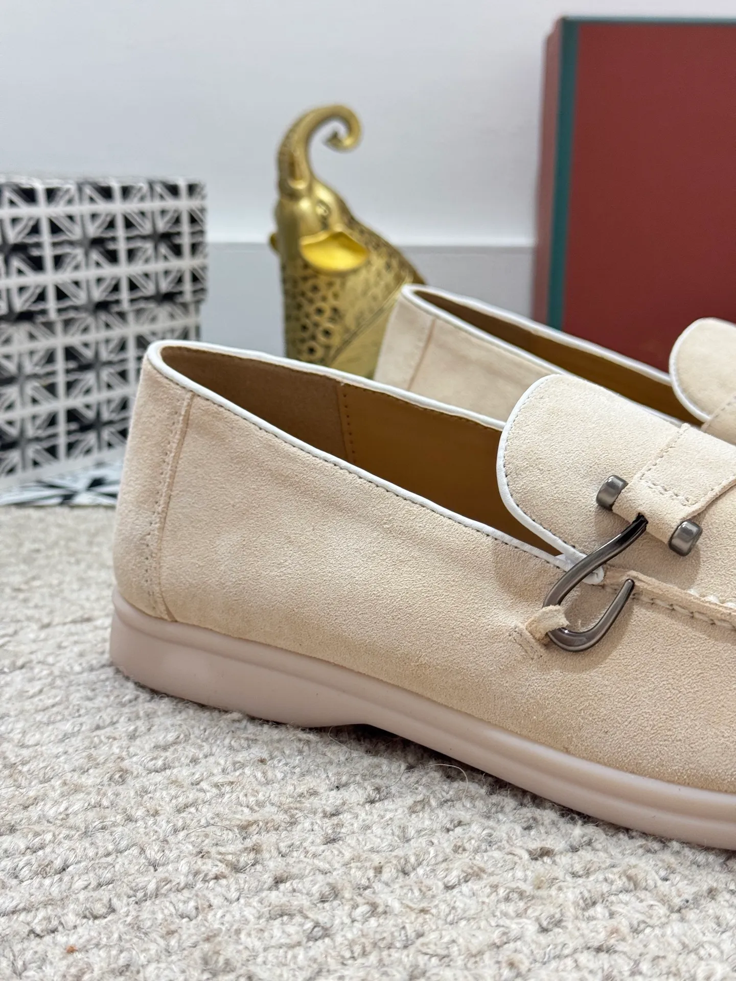 Men's men's shoes 💰380 [New model] 🍓🍓Loro Piana - LP couple model. The new moccasins are made of water-repellent treated suede uppers with rubber soles, a classic. The complex craftsmanship and meticulous structure make the shoes light and soft, allowing you to walk comfortably and freely. Perfect for wearing at the beach or out in the water during the summer. Size: 35-44 (45 customized MH)